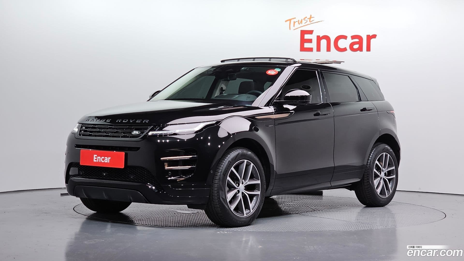 Main__Slider__Photo:Range Rover Evoque Land Rover 2025.2-0
