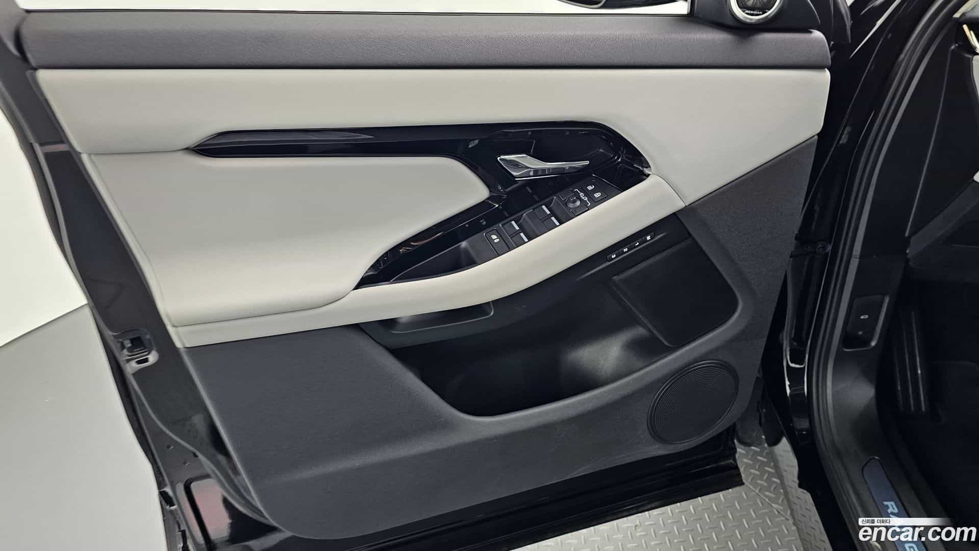 Range Rover Evoque Land Rover 2025.2-INNER-034
