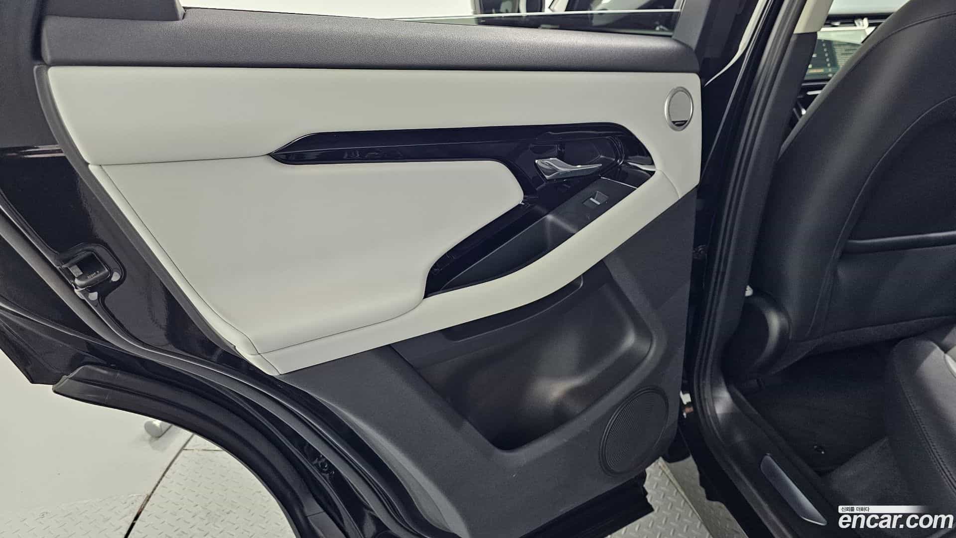 Range Rover Evoque Land Rover 2025.2-INNER-035