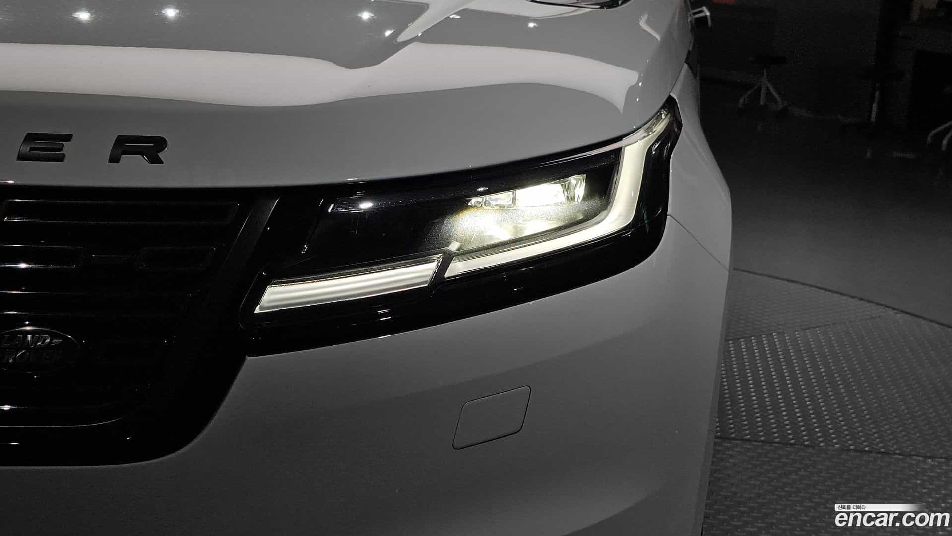 Range Rover Velar Land Rover 2026.2-OUTER-032