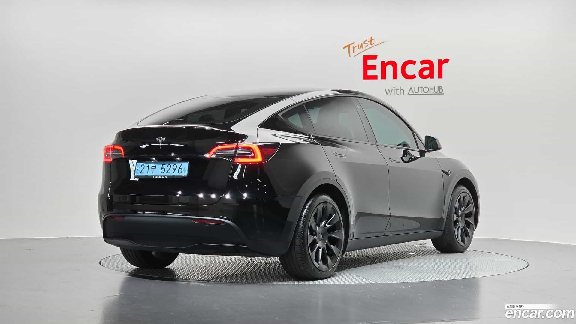 Model Y Tesla 2023.8-OUTER-002