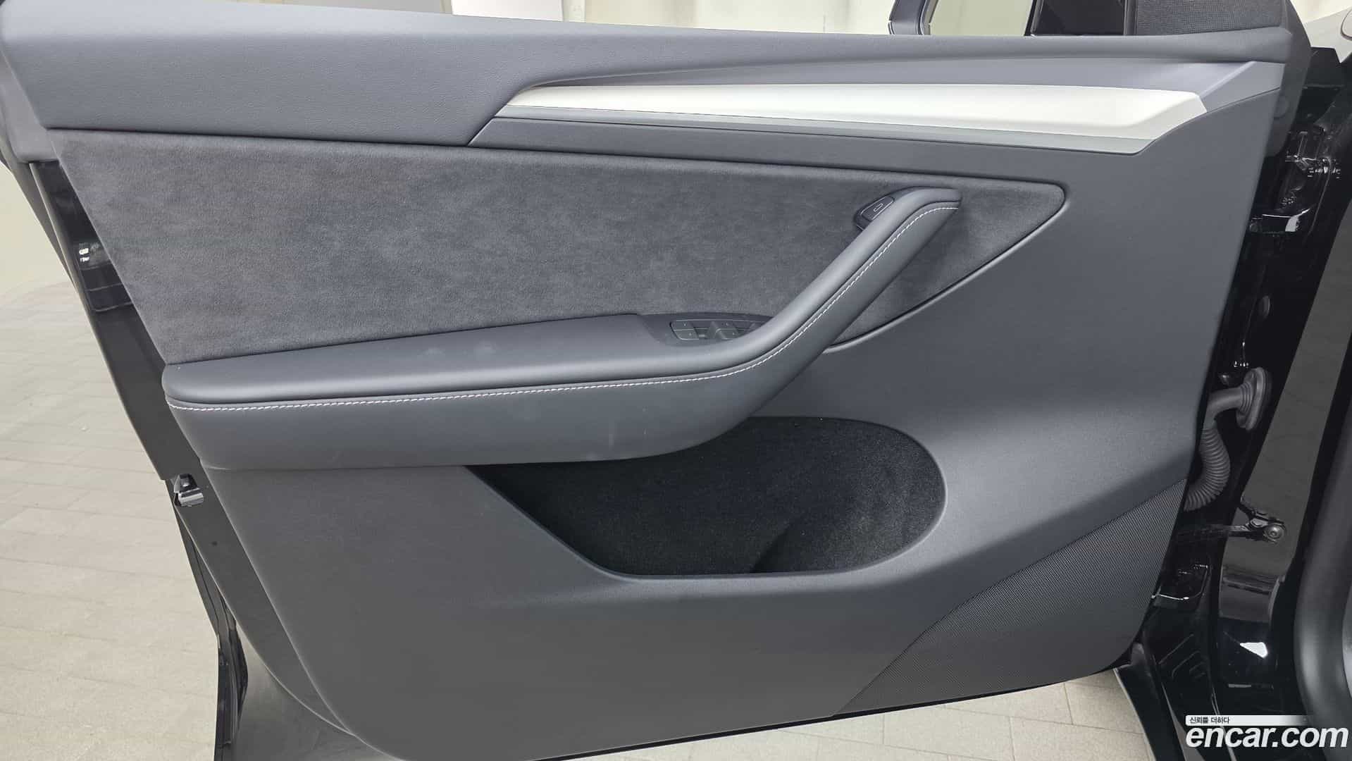 Model Y Tesla 2023.8-INNER-034