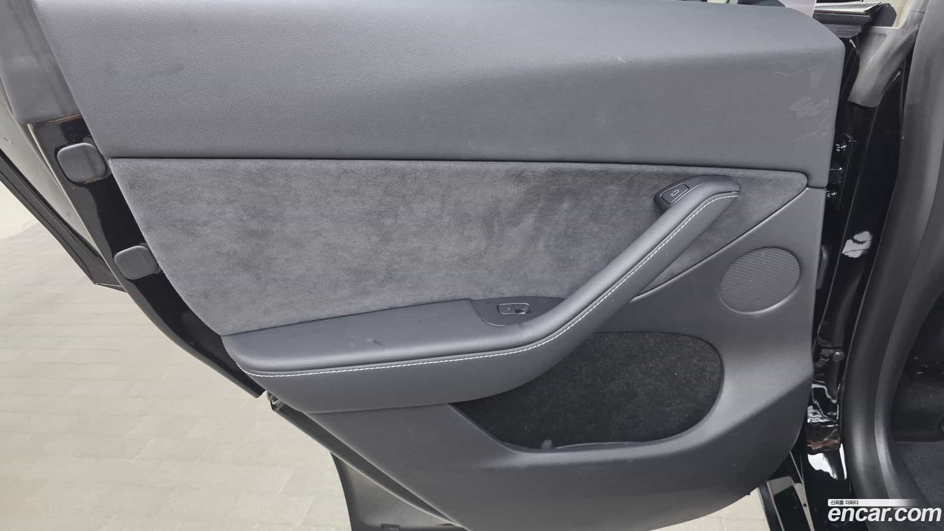 Model Y Tesla 2023.8-INNER-035