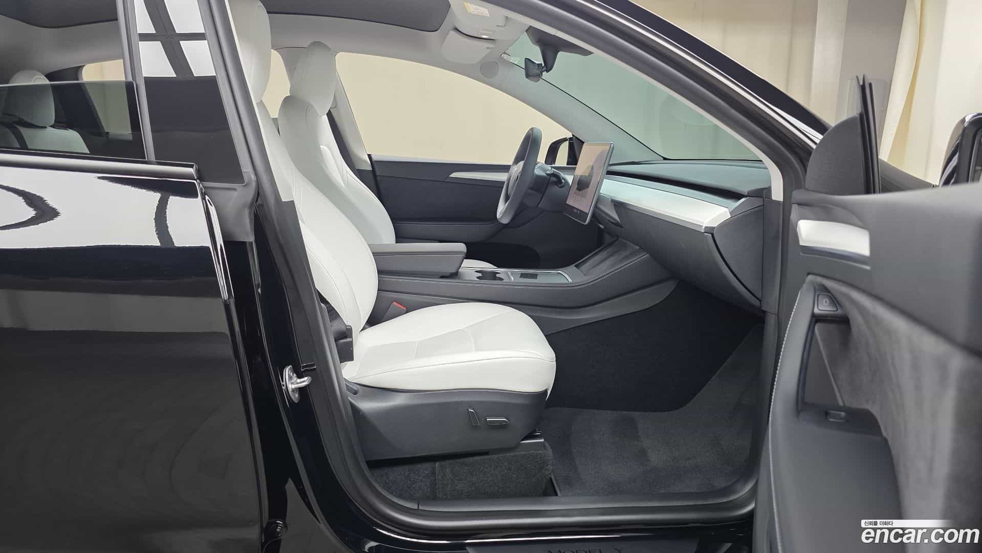 Model Y Tesla 2023.8-INNER-036