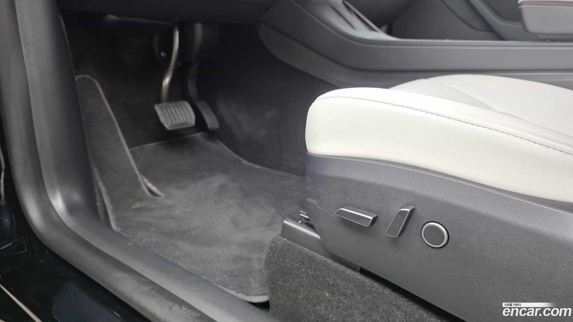 Model Y Tesla 2023.8-OPTION-041
