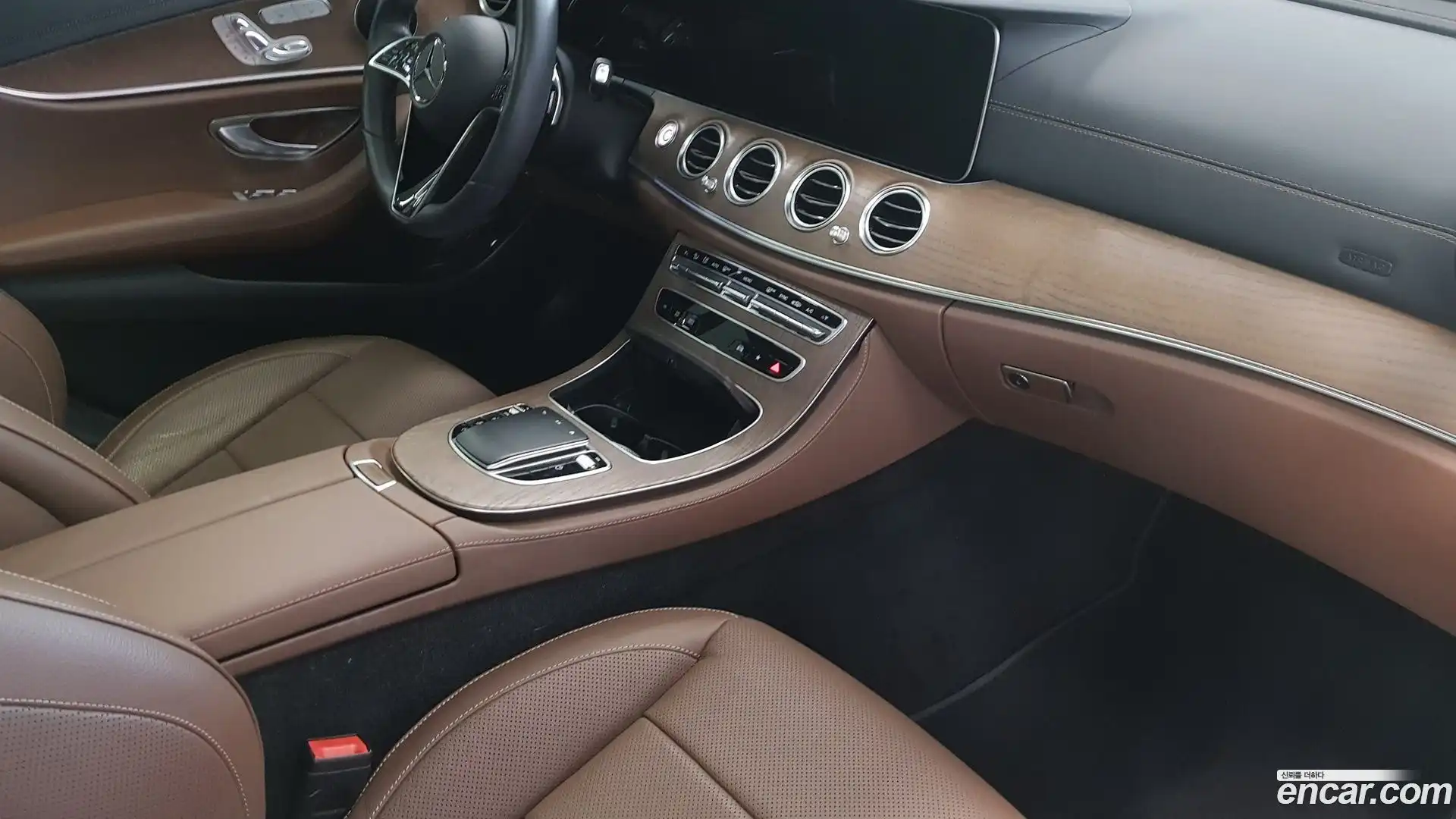 E-Class Mercedes-Benz 2022.4-INNER-009