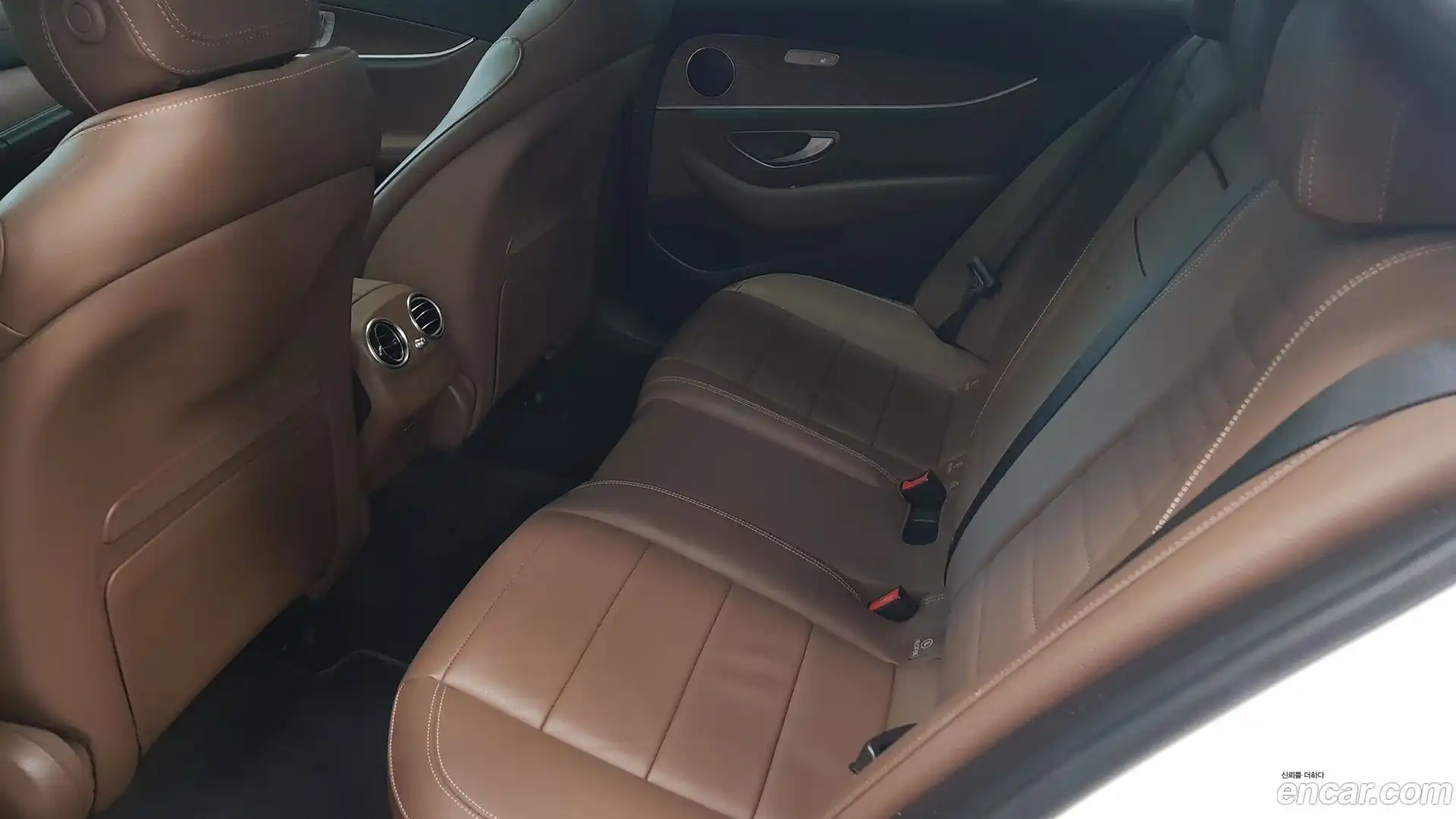 E-Class Mercedes-Benz 2022.4-INNER-010
