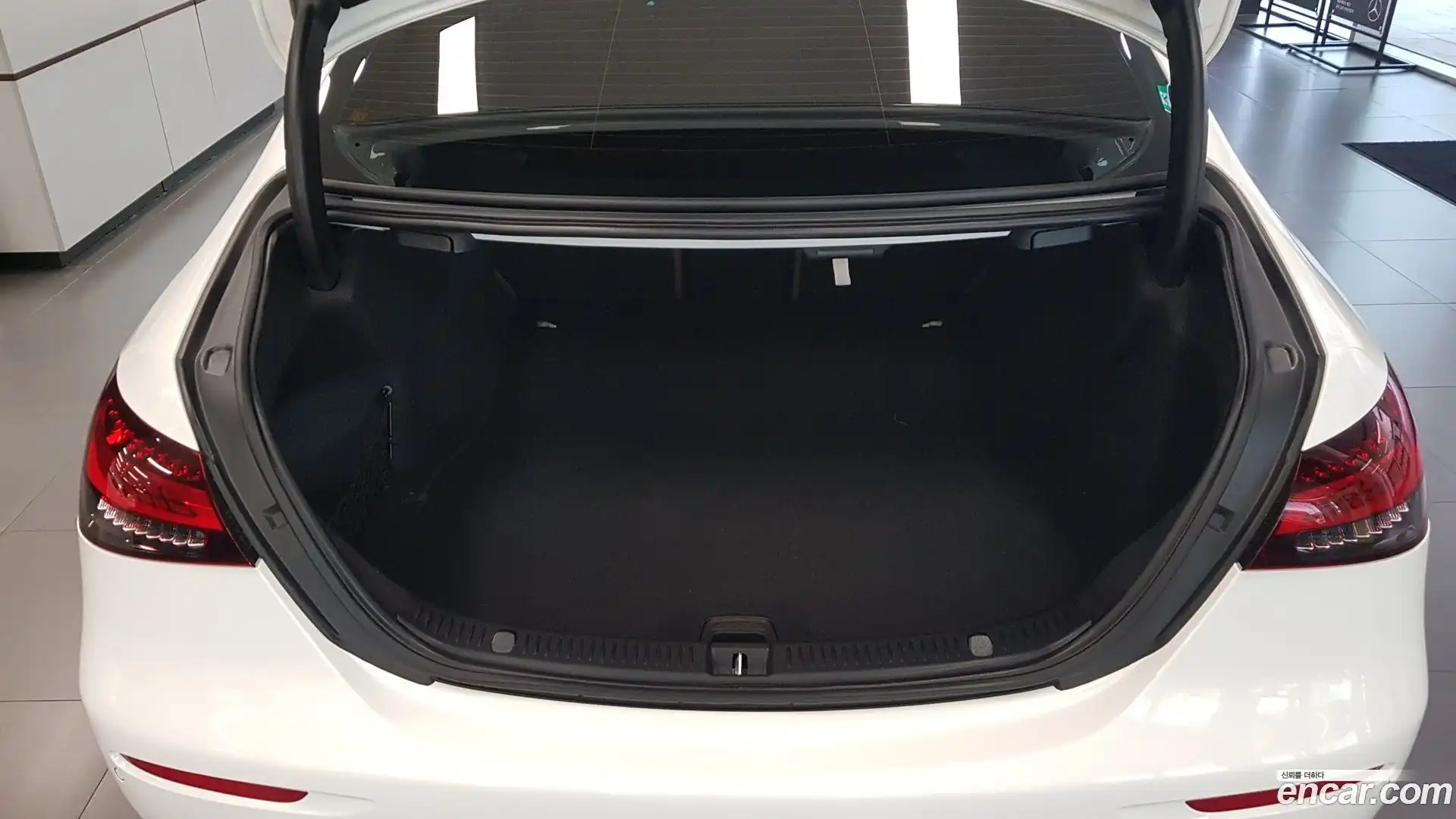 E-Class Mercedes-Benz 2022.4-OPTION-015