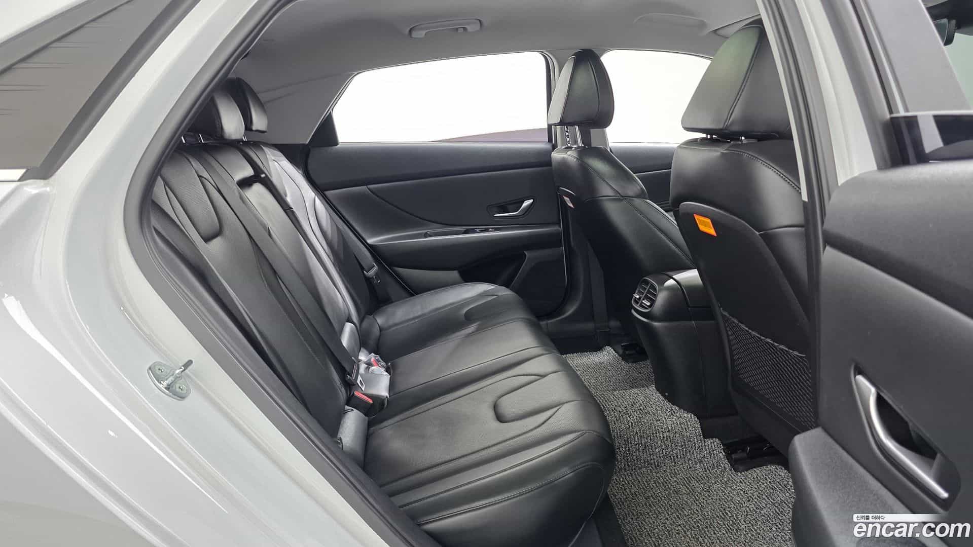 AVANTE Hyundai 2022.10-OPTION-015