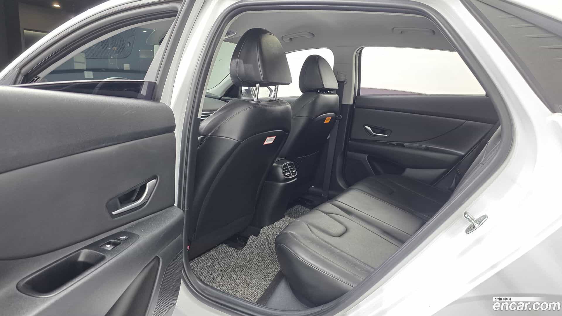 AVANTE Hyundai 2022.10-OPTION-016
