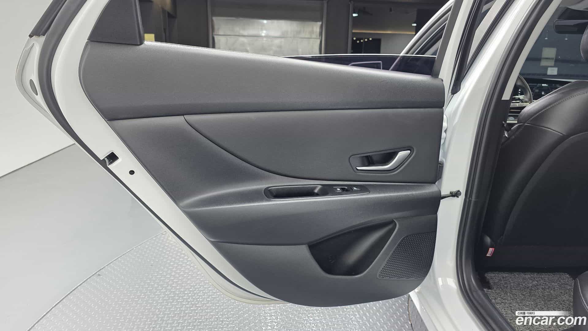AVANTE Hyundai 2022.10-INNER-035