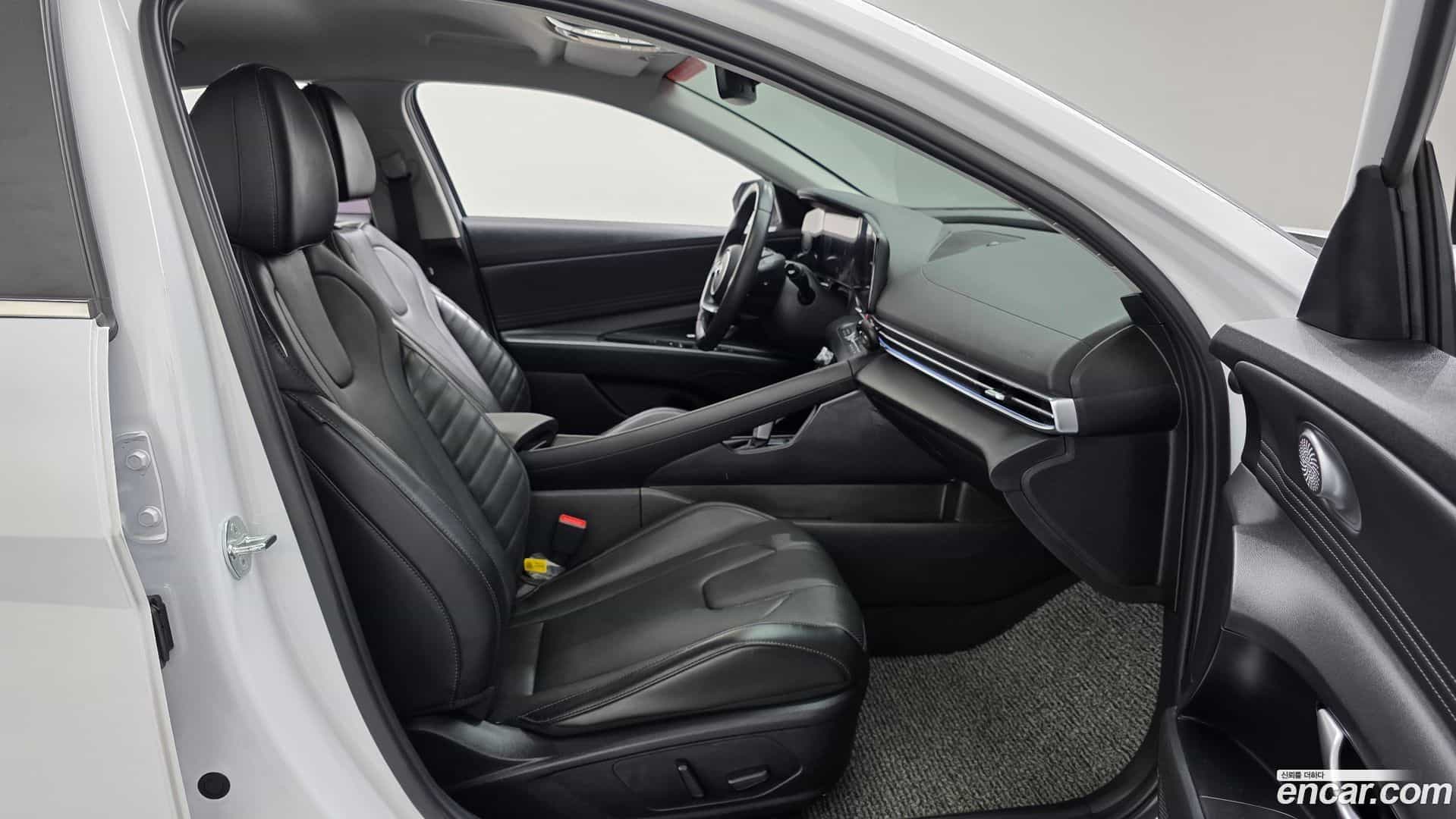 AVANTE Hyundai 2022.10-INNER-036