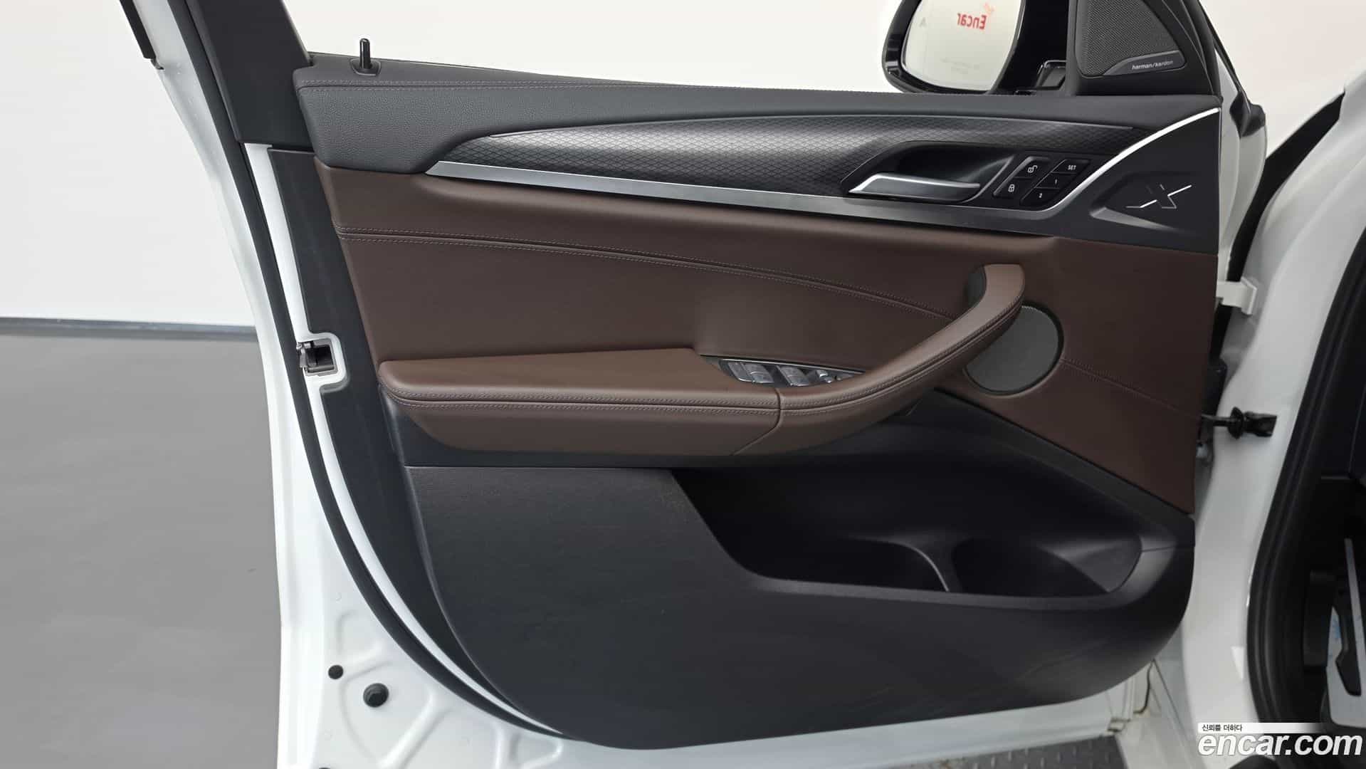 X4 BMW 2023.1-INNER-034