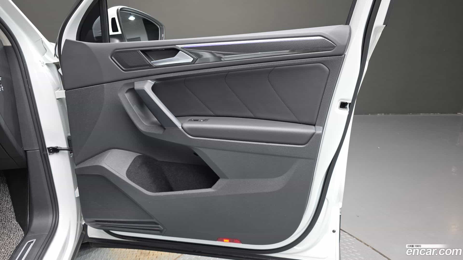 Tiguan Volkswagen 2022.11-INNER-035
