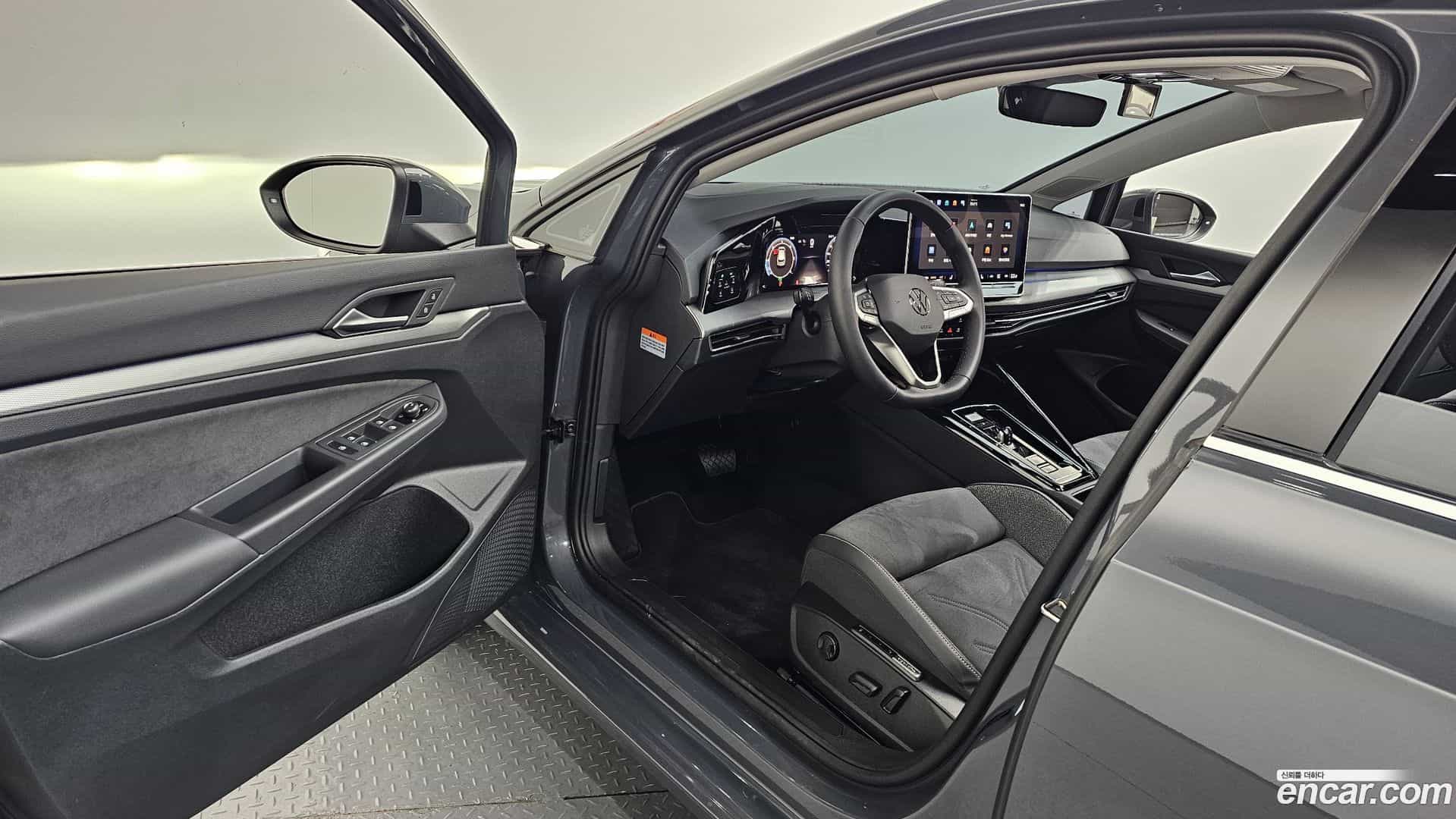 Golf Volkswagen 2025.2-INNER-010