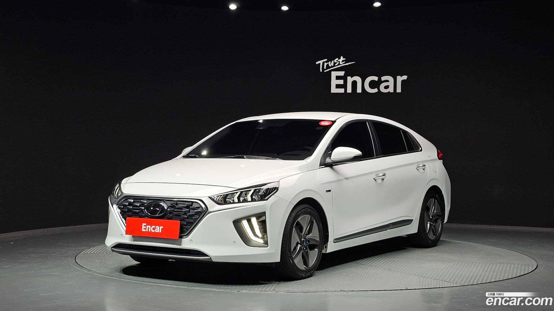Main__Slider__Photo:Ioniq Hyundai 2020.3-0