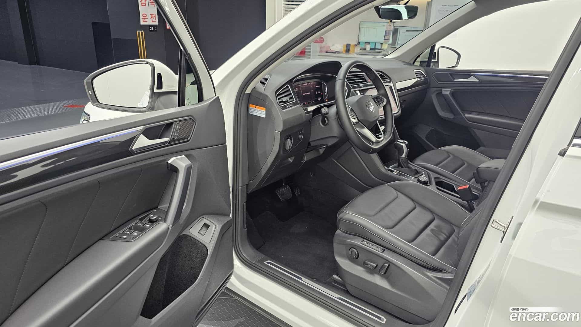 Tiguan Volkswagen 2022.10-INNER-010