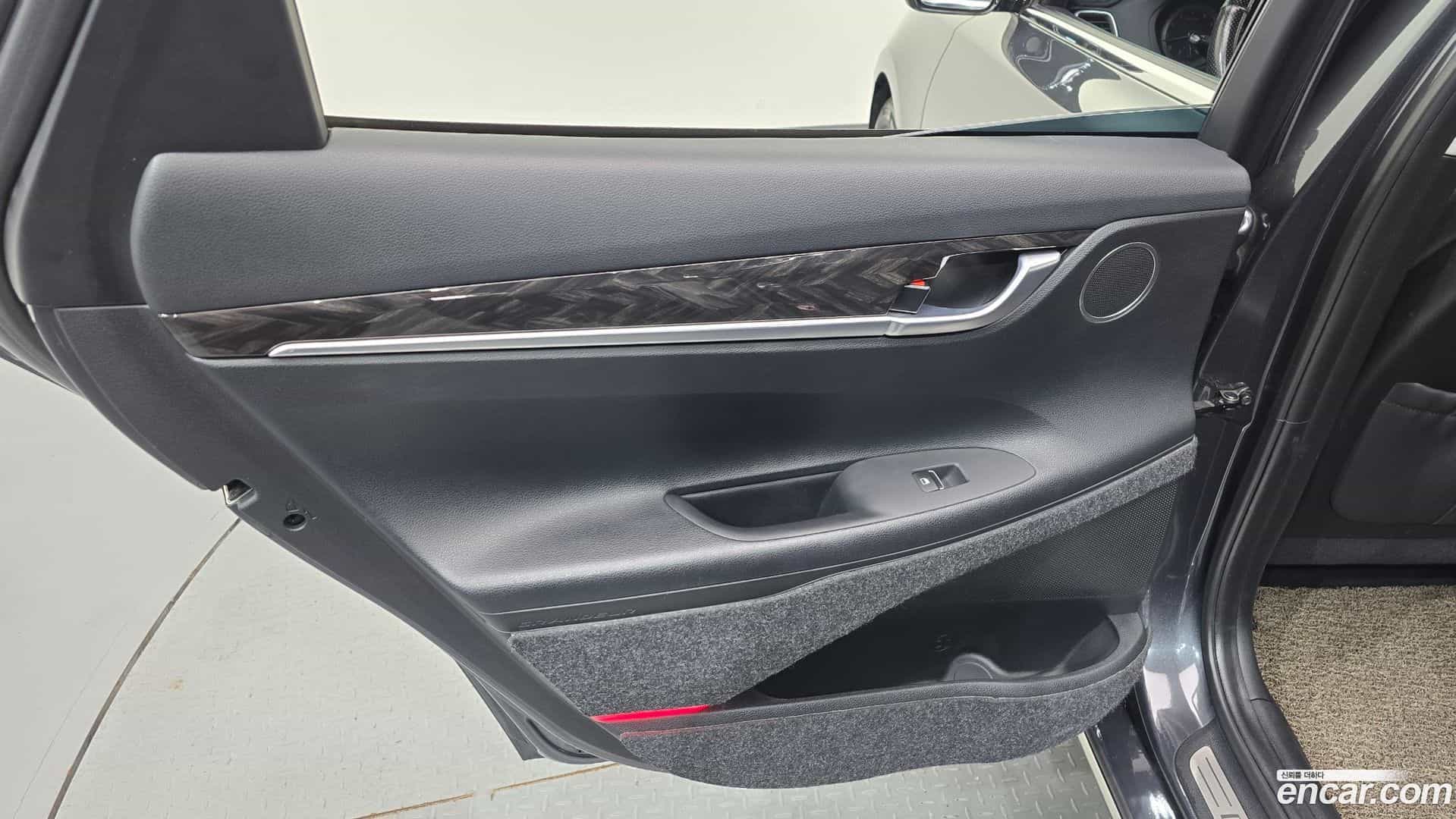 Grandeur Hyundai 2018.5-INNER-035