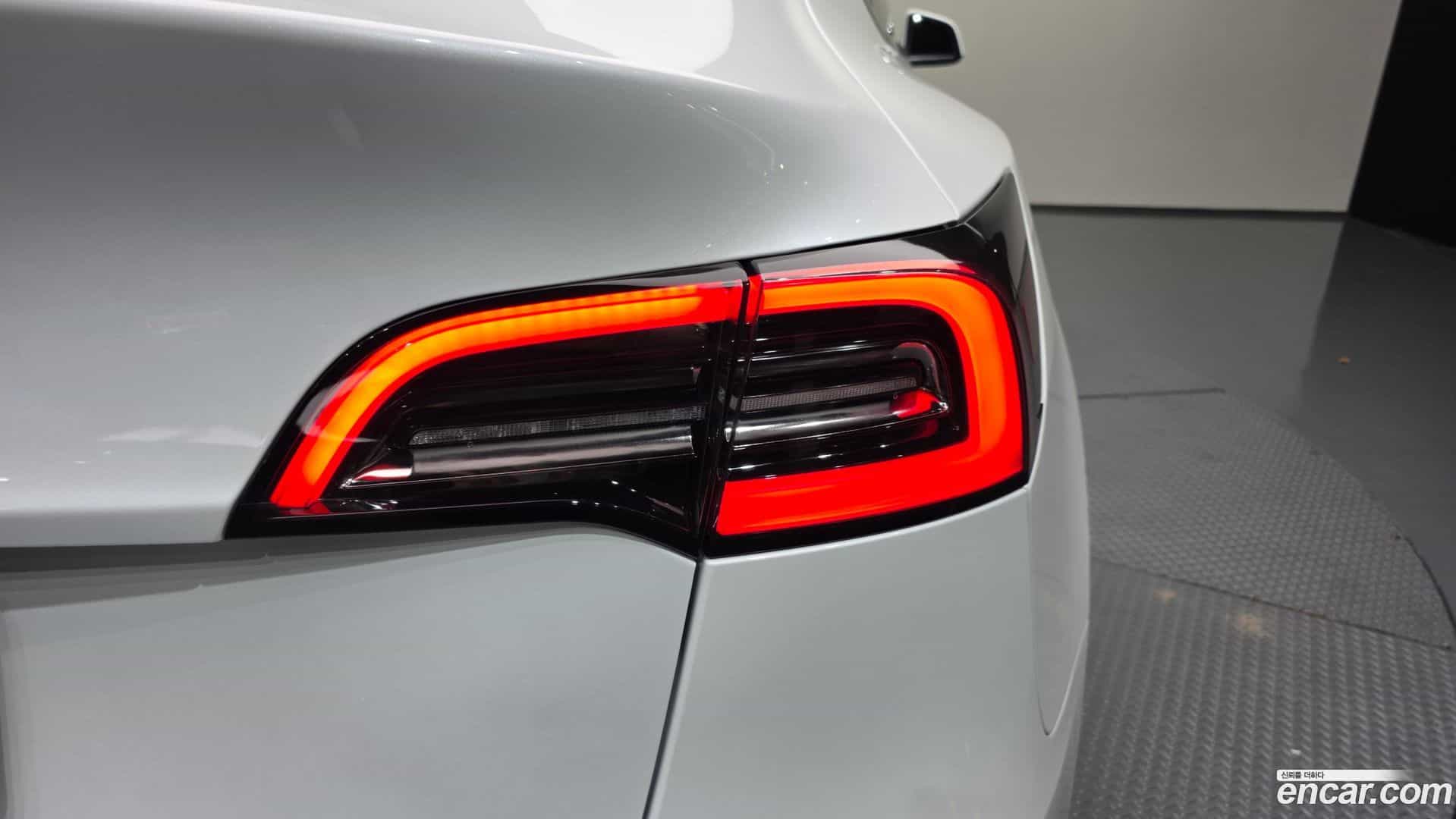 Model Y Tesla 2024.7-OUTER-033