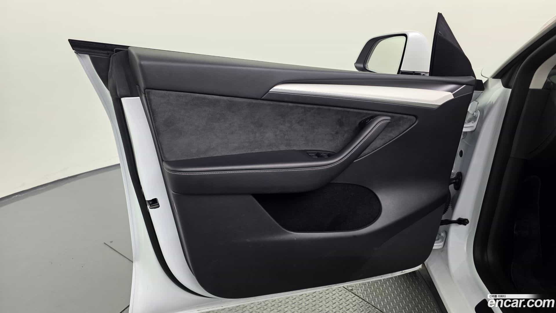 Model Y Tesla 2024.7-INNER-034
