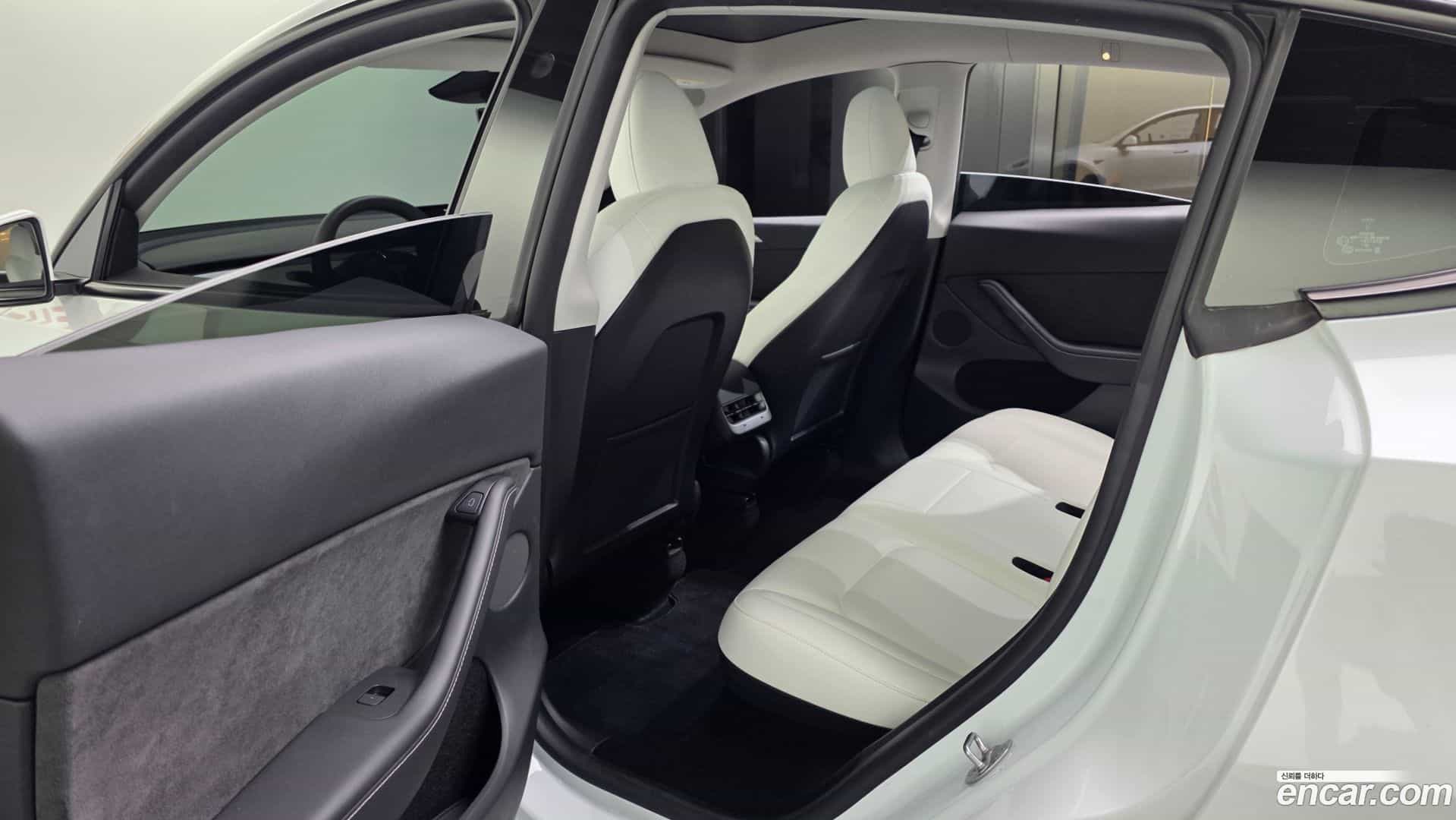 Model Y Tesla 2024.7-INNER-036