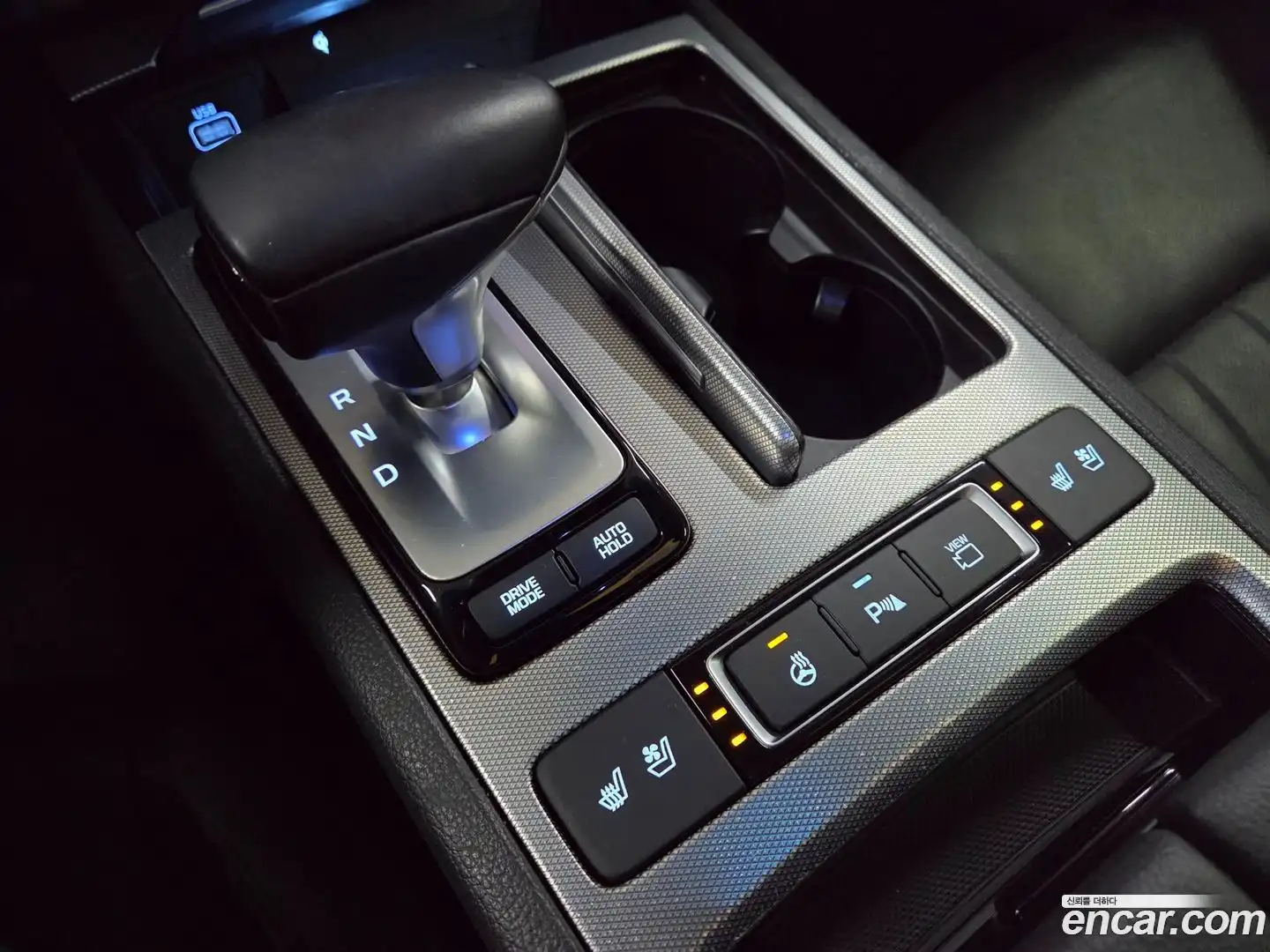 G80 Genesis 2019.1-INNER-009