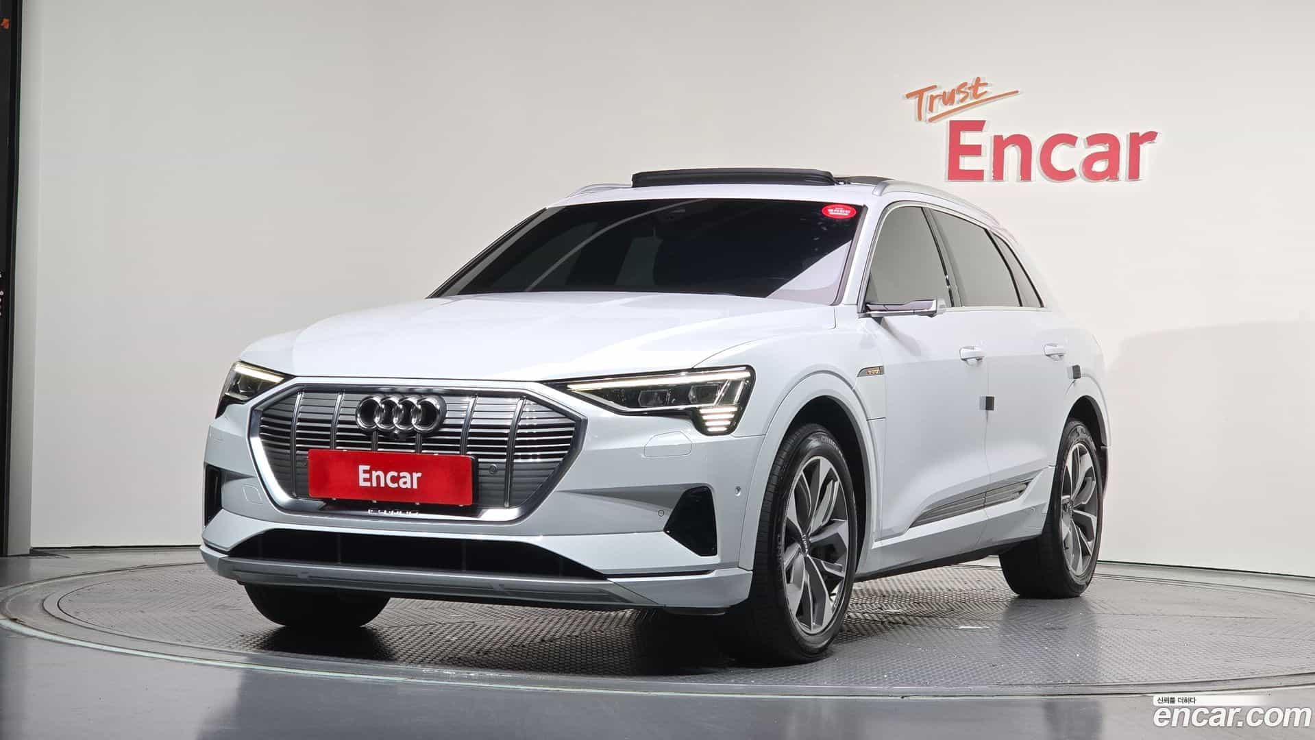 e-tron Audi 2020.7-OUTER-001