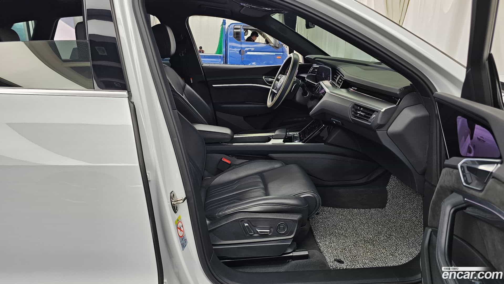 e-tron Audi 2020.7-OPTION-015