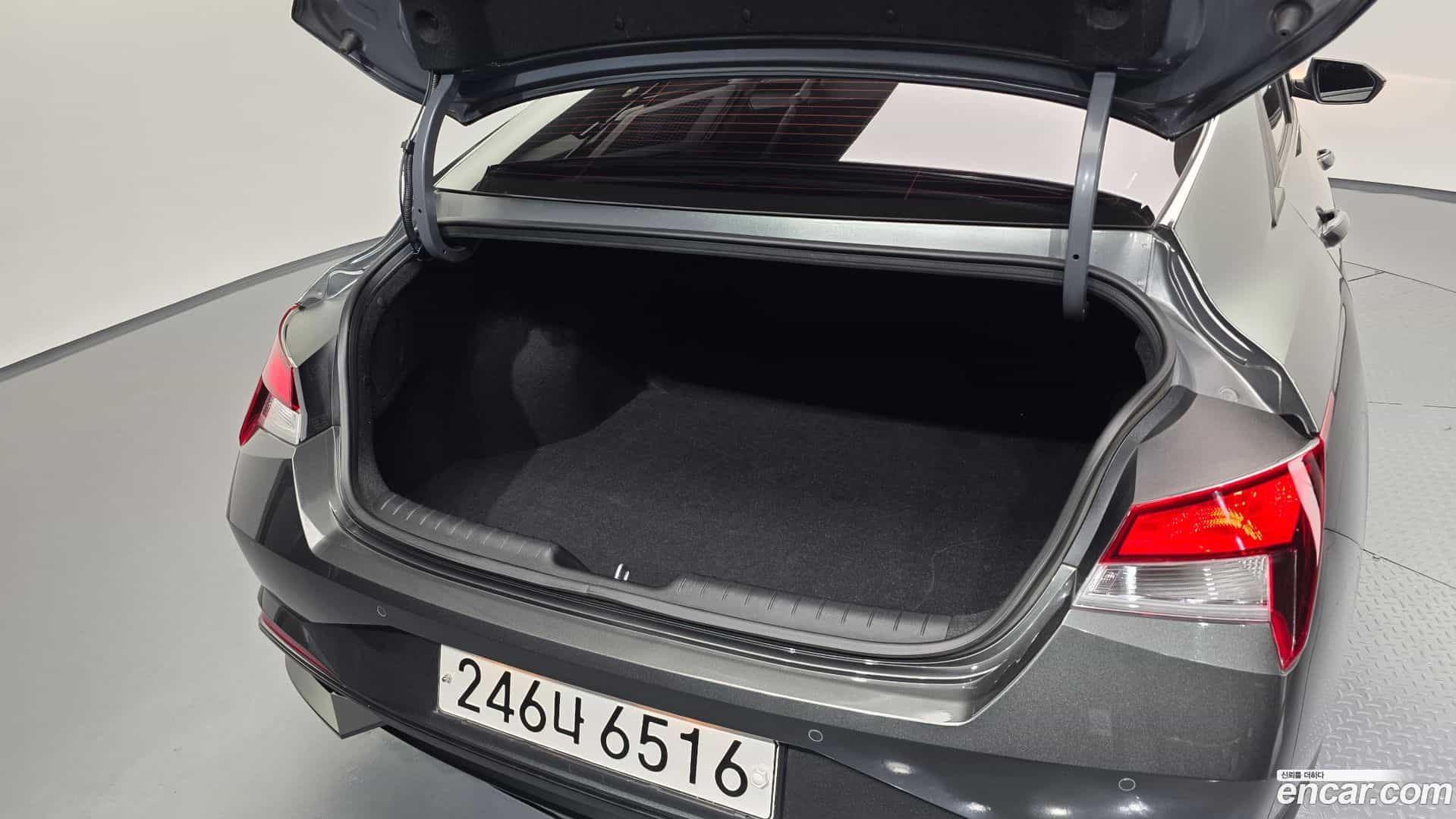 AVANTE Hyundai 2022.0-OPTION-043