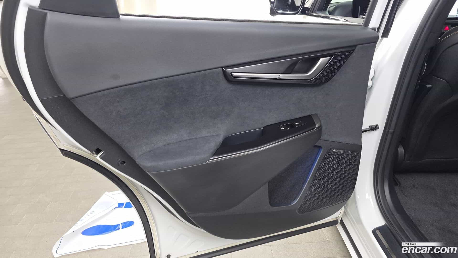 EV6 Kia 2025.0-INNER-035
