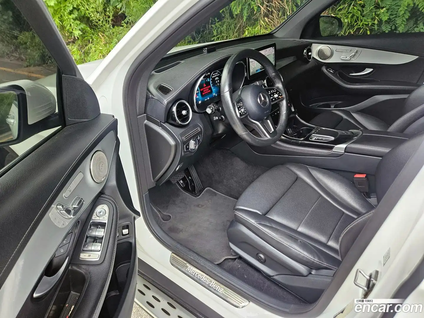 GLC-Class Mercedes-Benz 2021.1-INNER-007