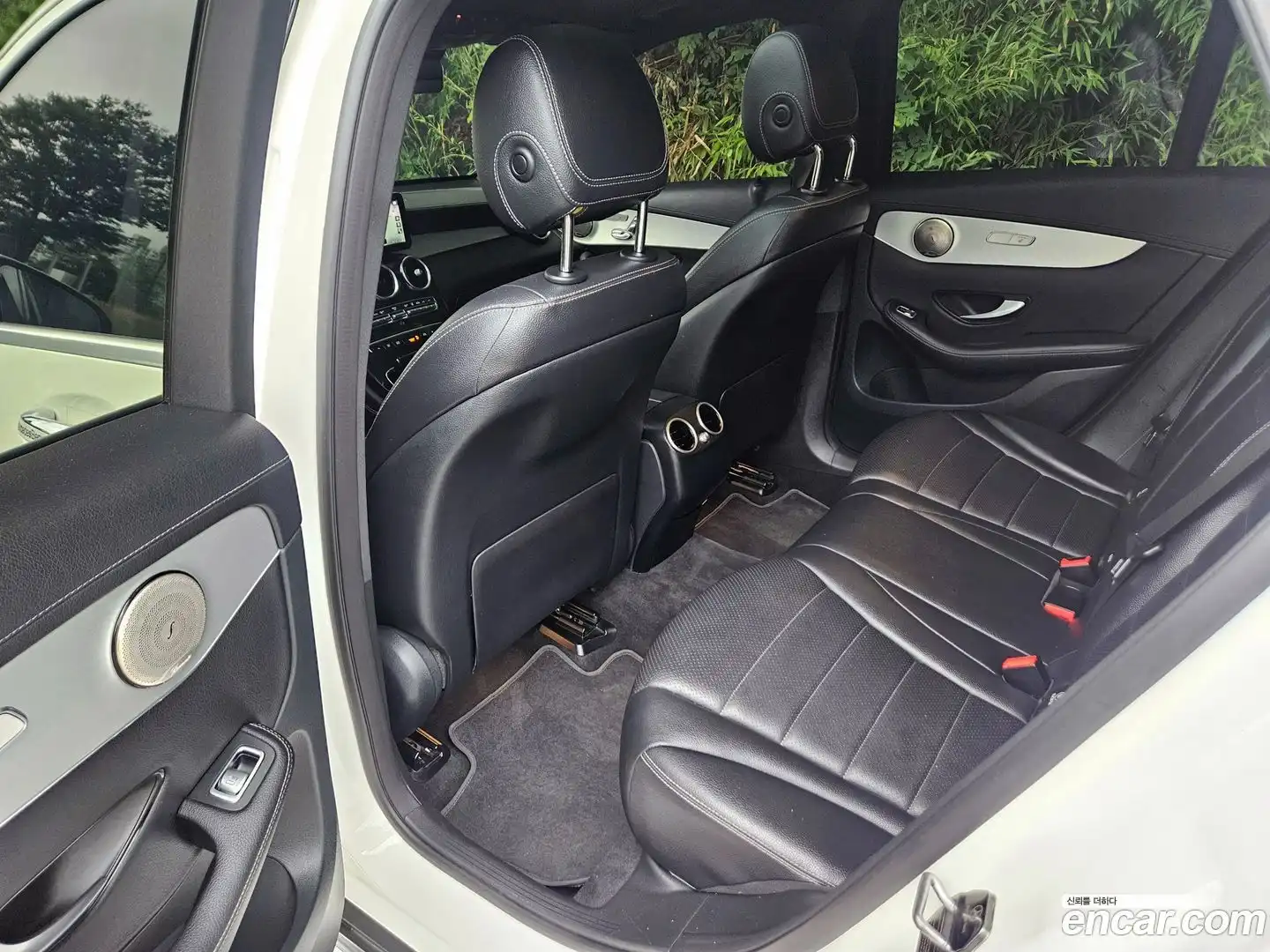 GLC-Class Mercedes-Benz 2021.1-INNER-009