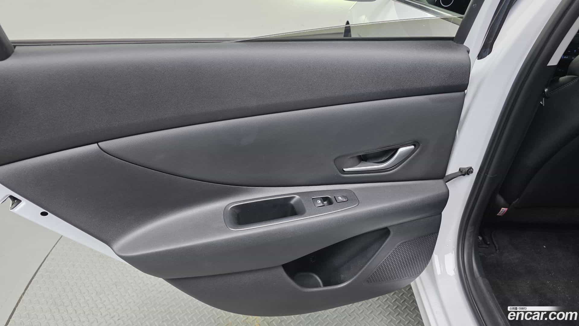 AVANTE Hyundai 2022.1-INNER-035