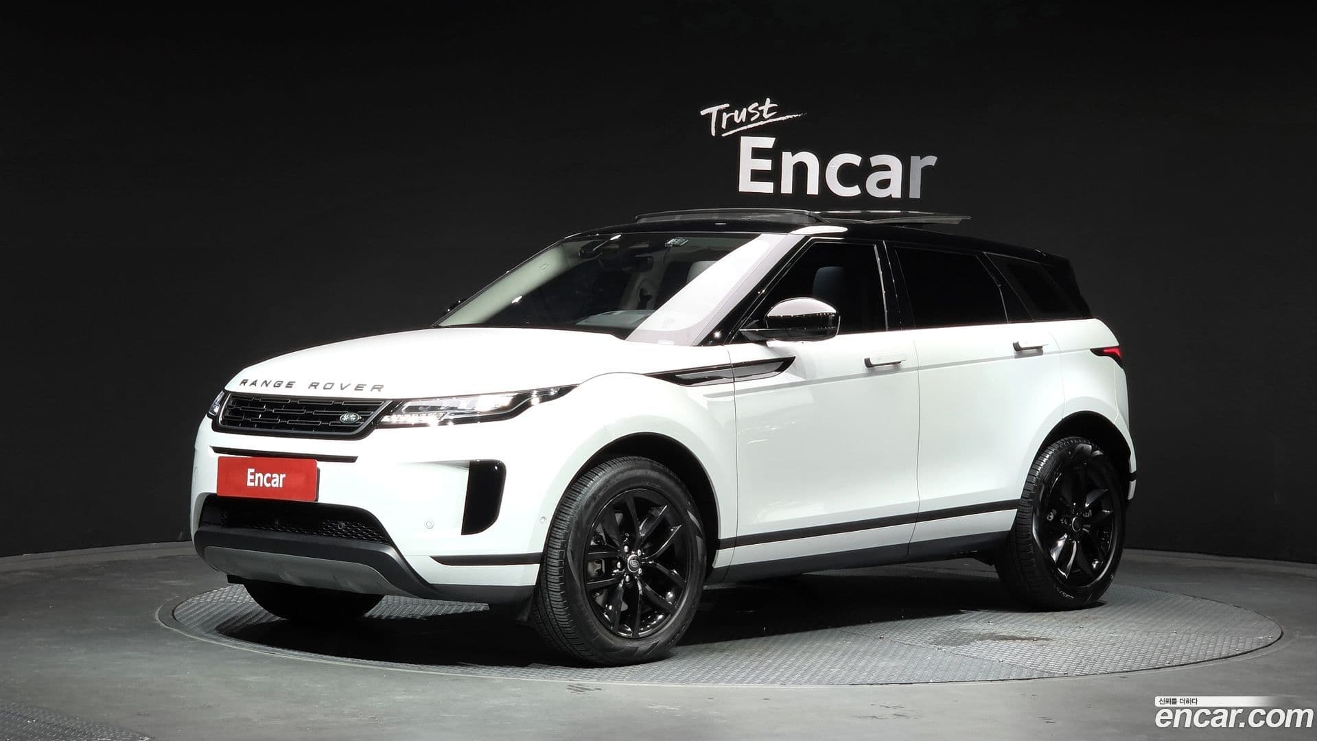 Main__Slider__Photo:Range Rover Evoque Land Rover 2025.5-0