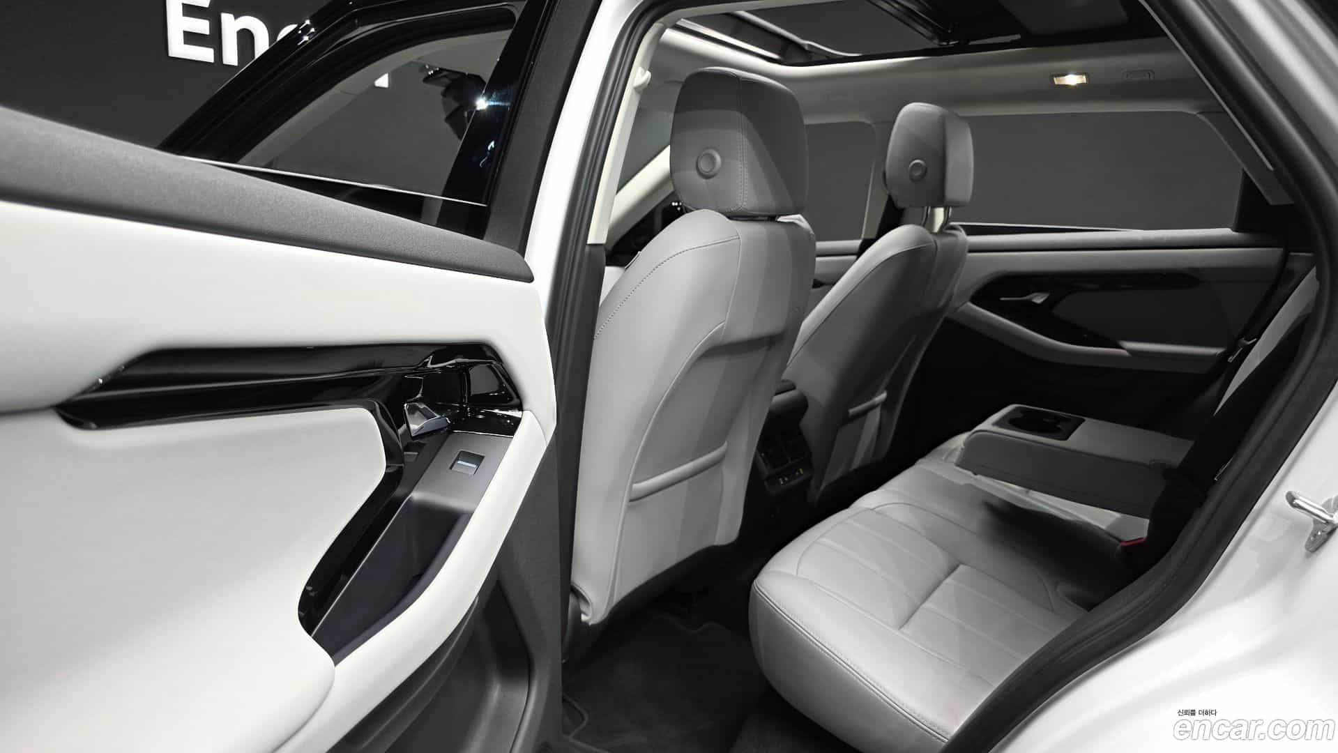 Range Rover Evoque Land Rover 2025.5-OPTION-015