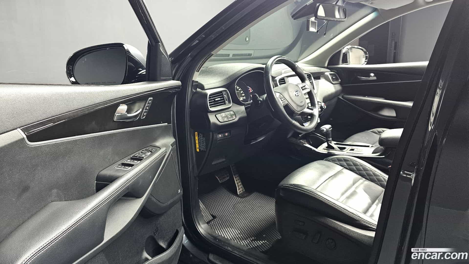 Sorento Kia 2019.5-INNER-010