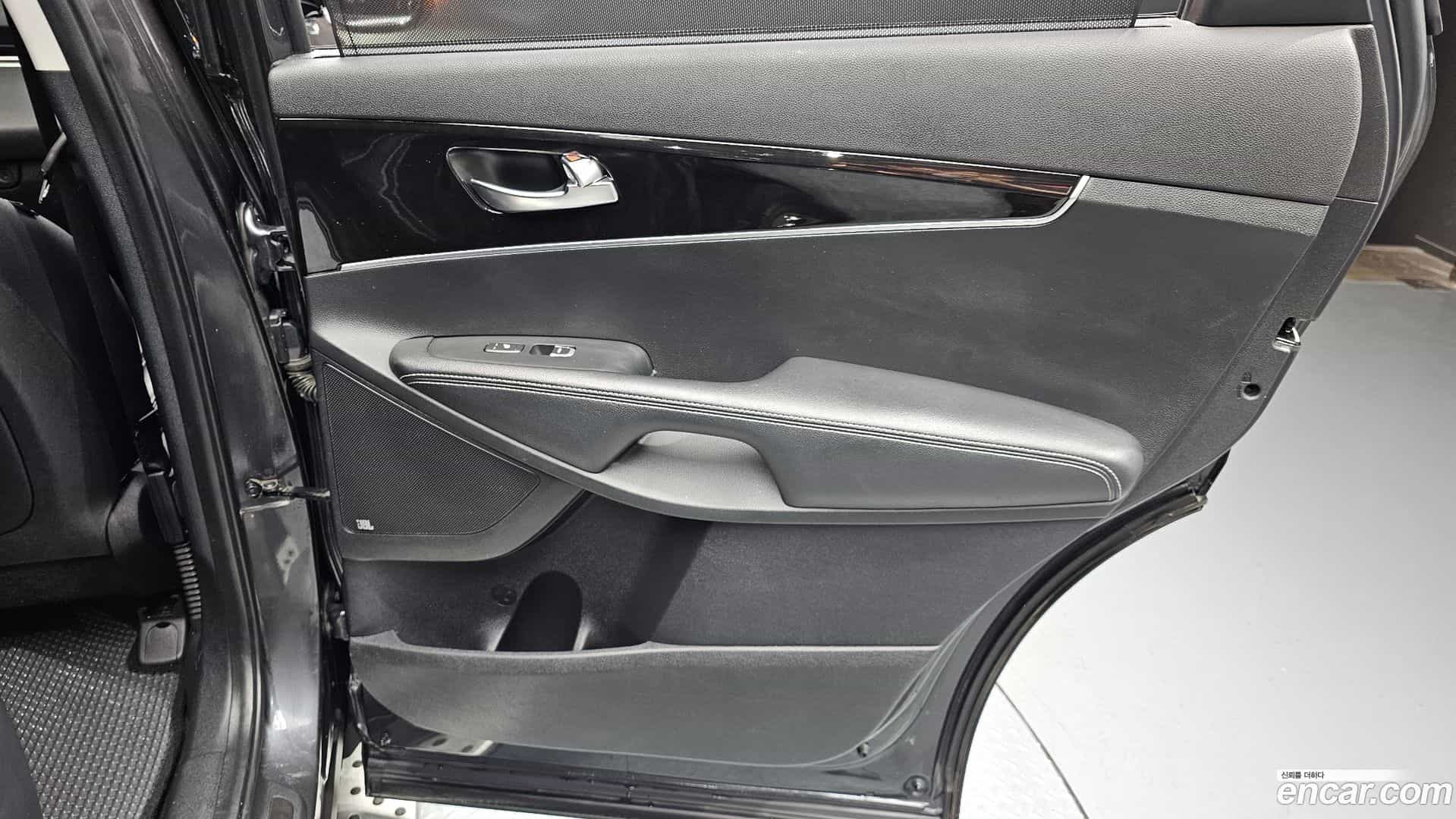 Sorento Kia 2019.5-INNER-035