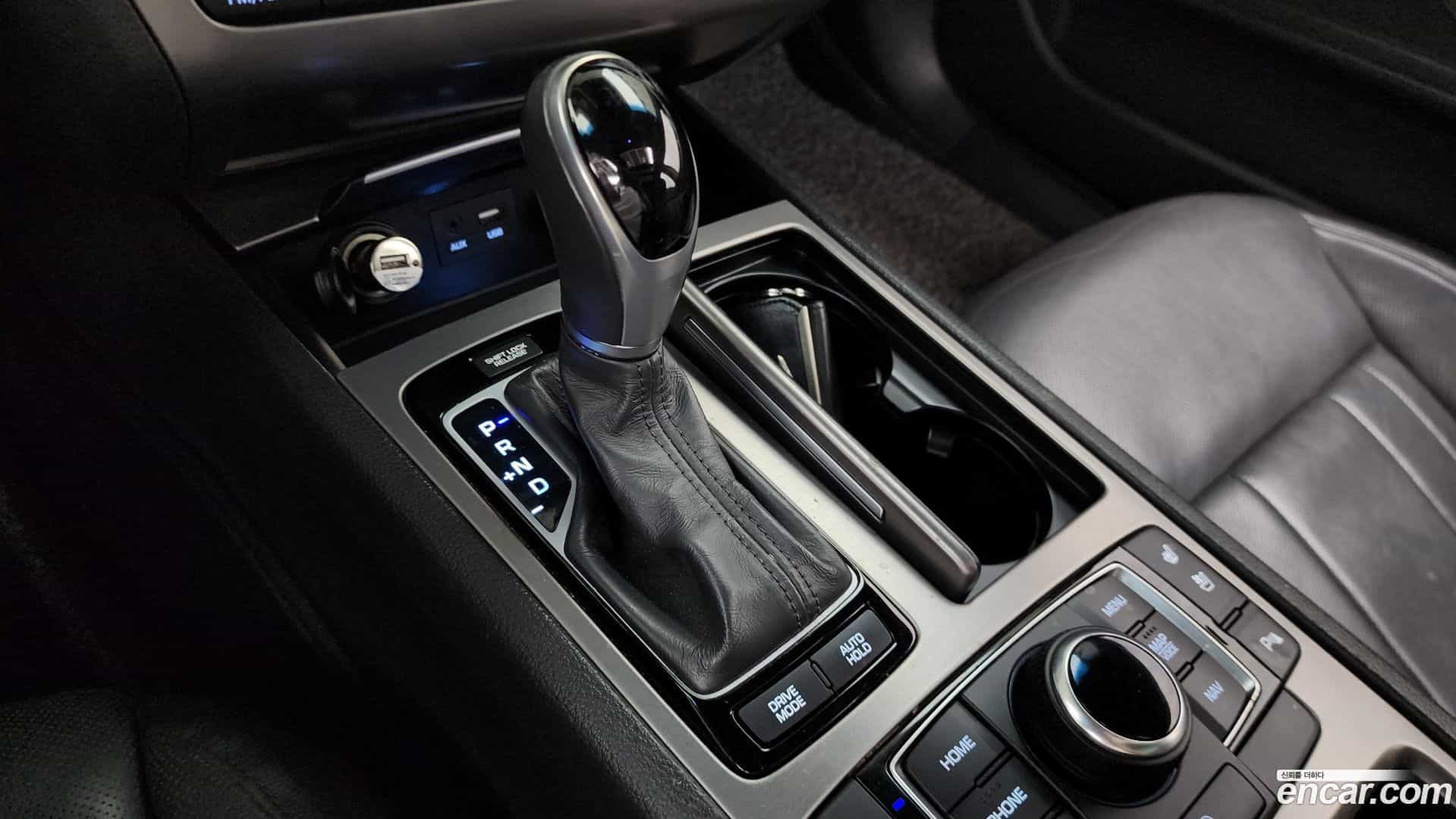 Genesis Hyundai 2016.9-INNER-009