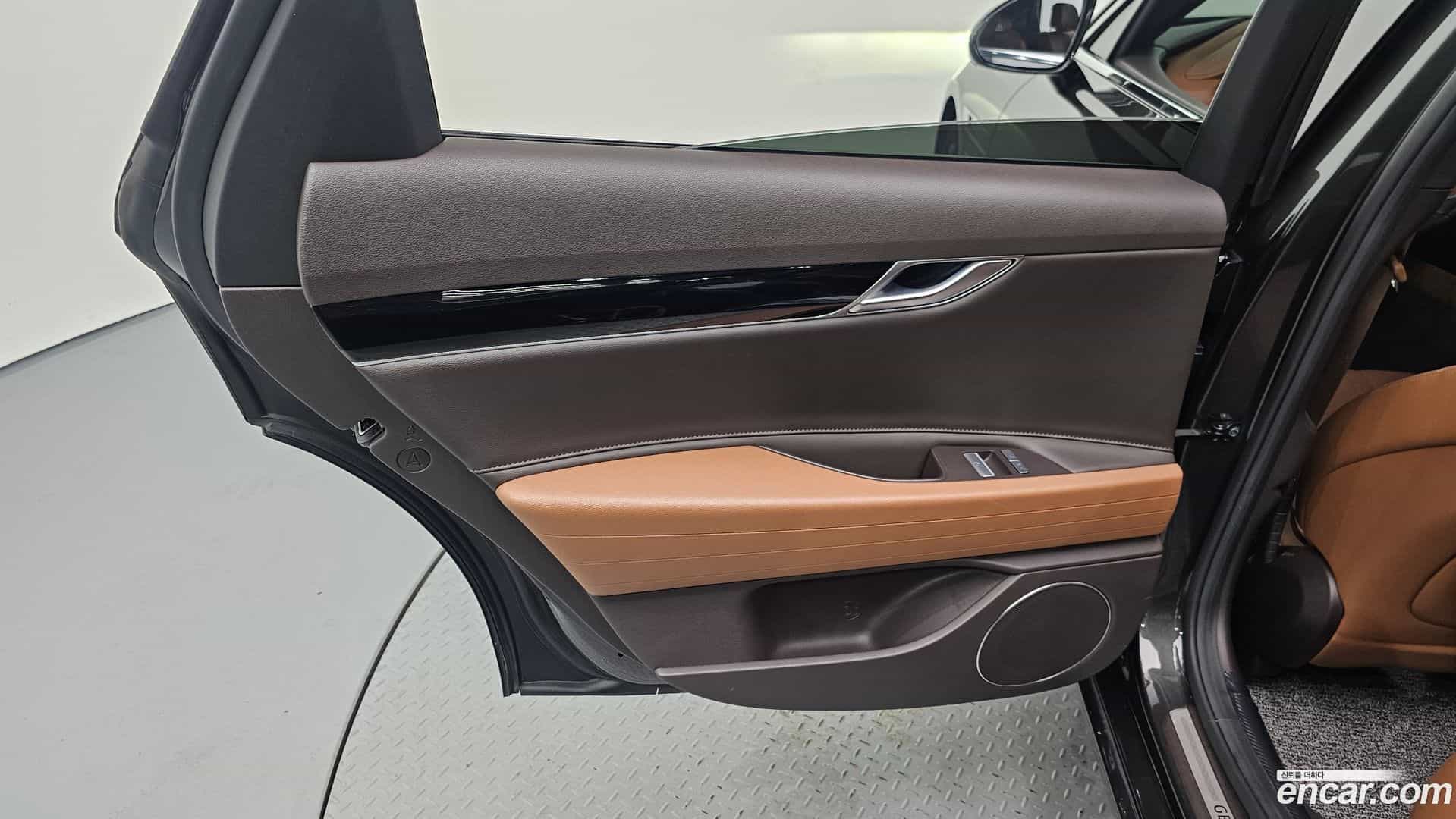 G80 Genesis 2022.4-INNER-035