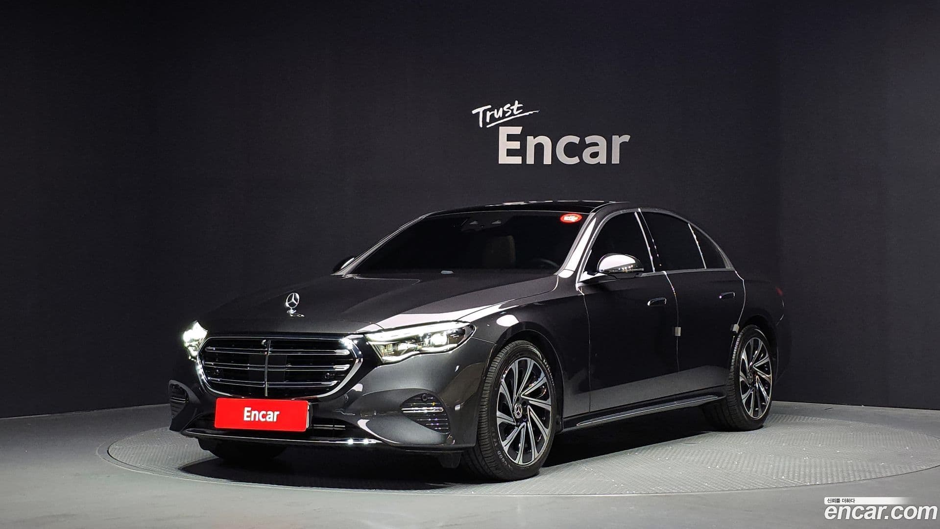 Main__Slider__Photo:E-Class Mercedes-Benz 2024.7-0