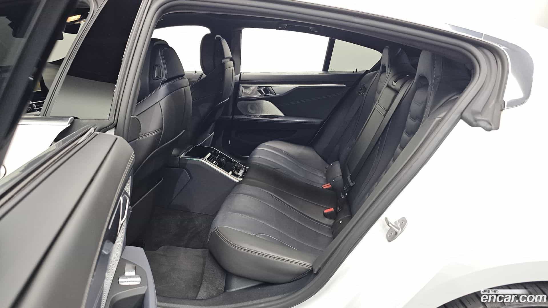 8-Series BMW 2023.8-OPTION-015