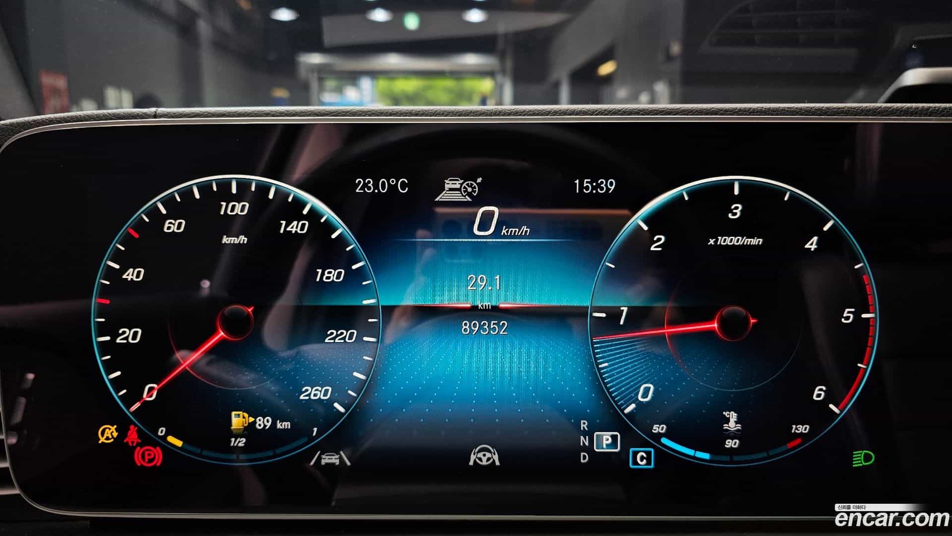 GLE-Class Mercedes-Benz 2021.4-INNER-008