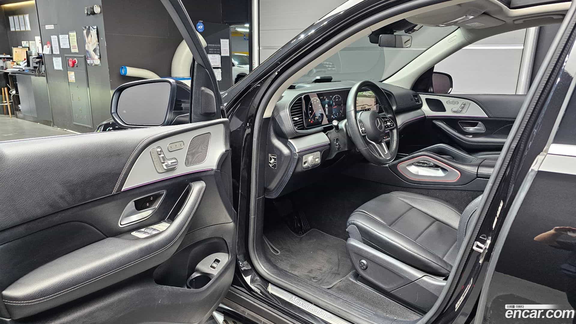 GLE-Class Mercedes-Benz 2021.4-INNER-010
