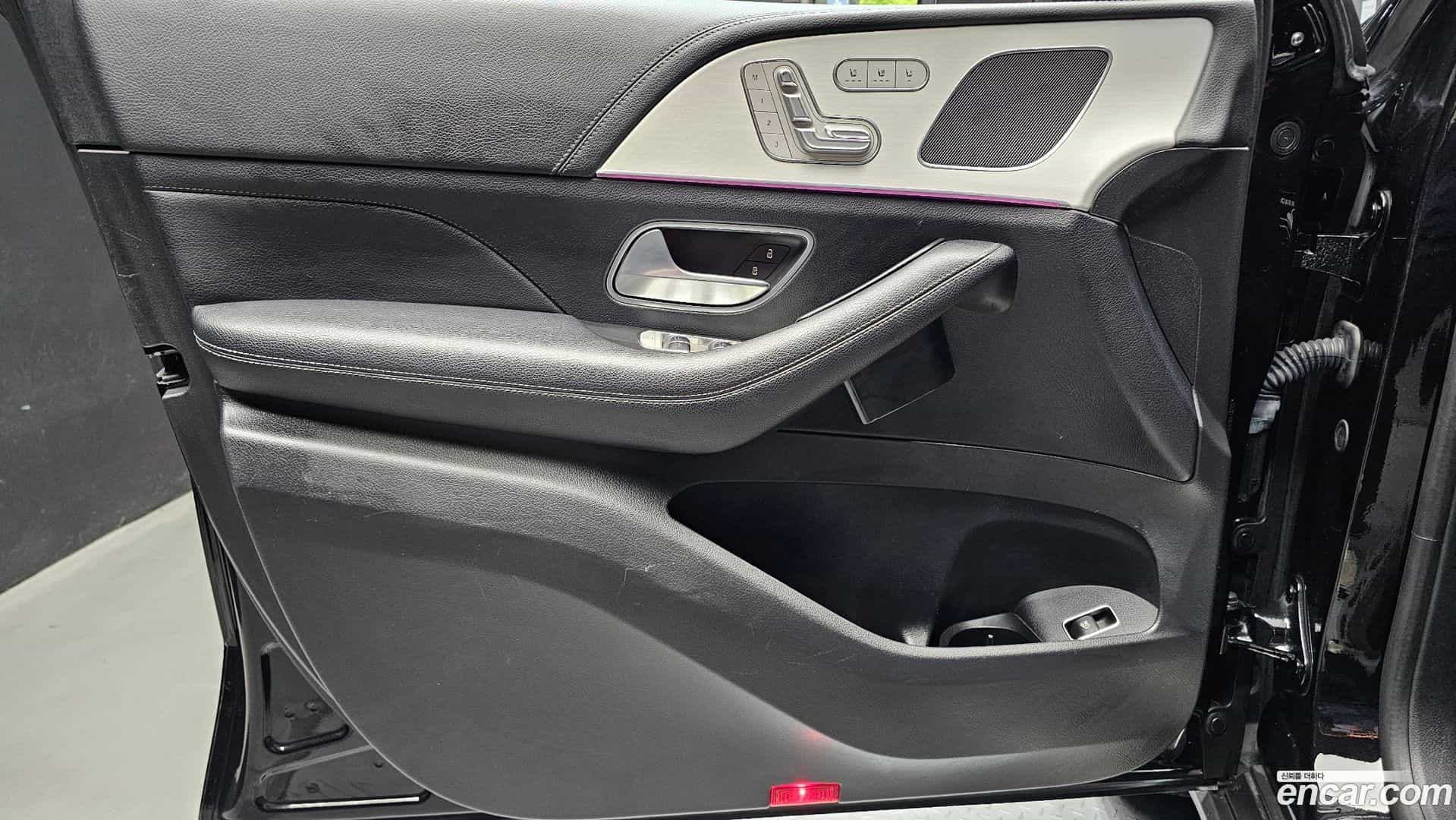 GLE-Class Mercedes-Benz 2021.4-INNER-034