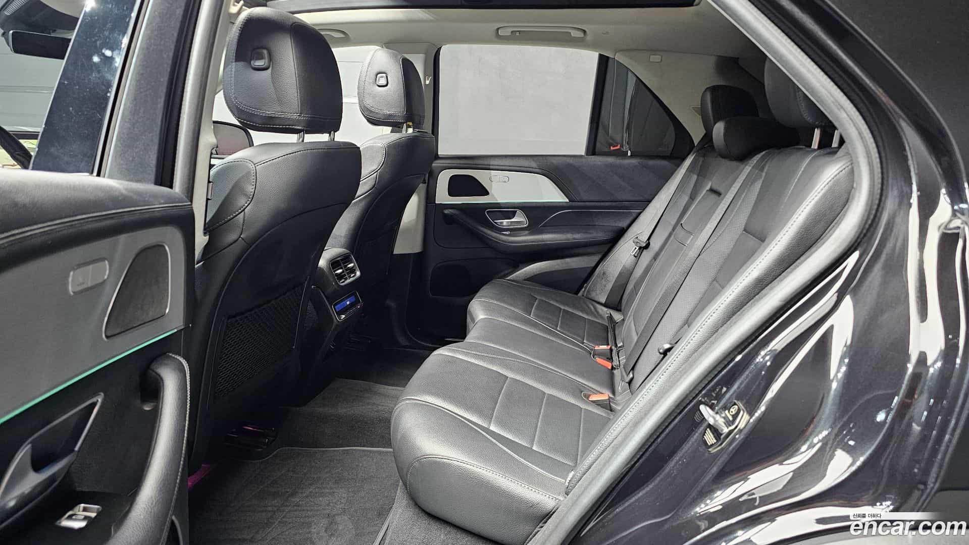 GLE-Class Mercedes-Benz 2021.4-INNER-036