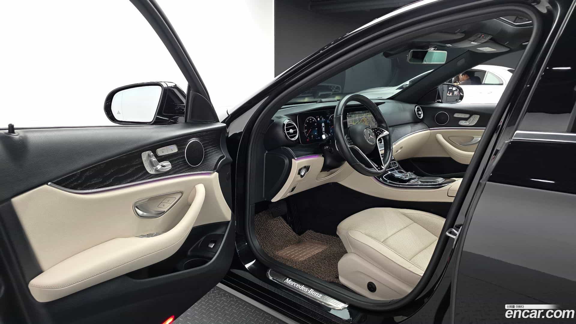 E-Class Mercedes-Benz 2022.1-INNER-010