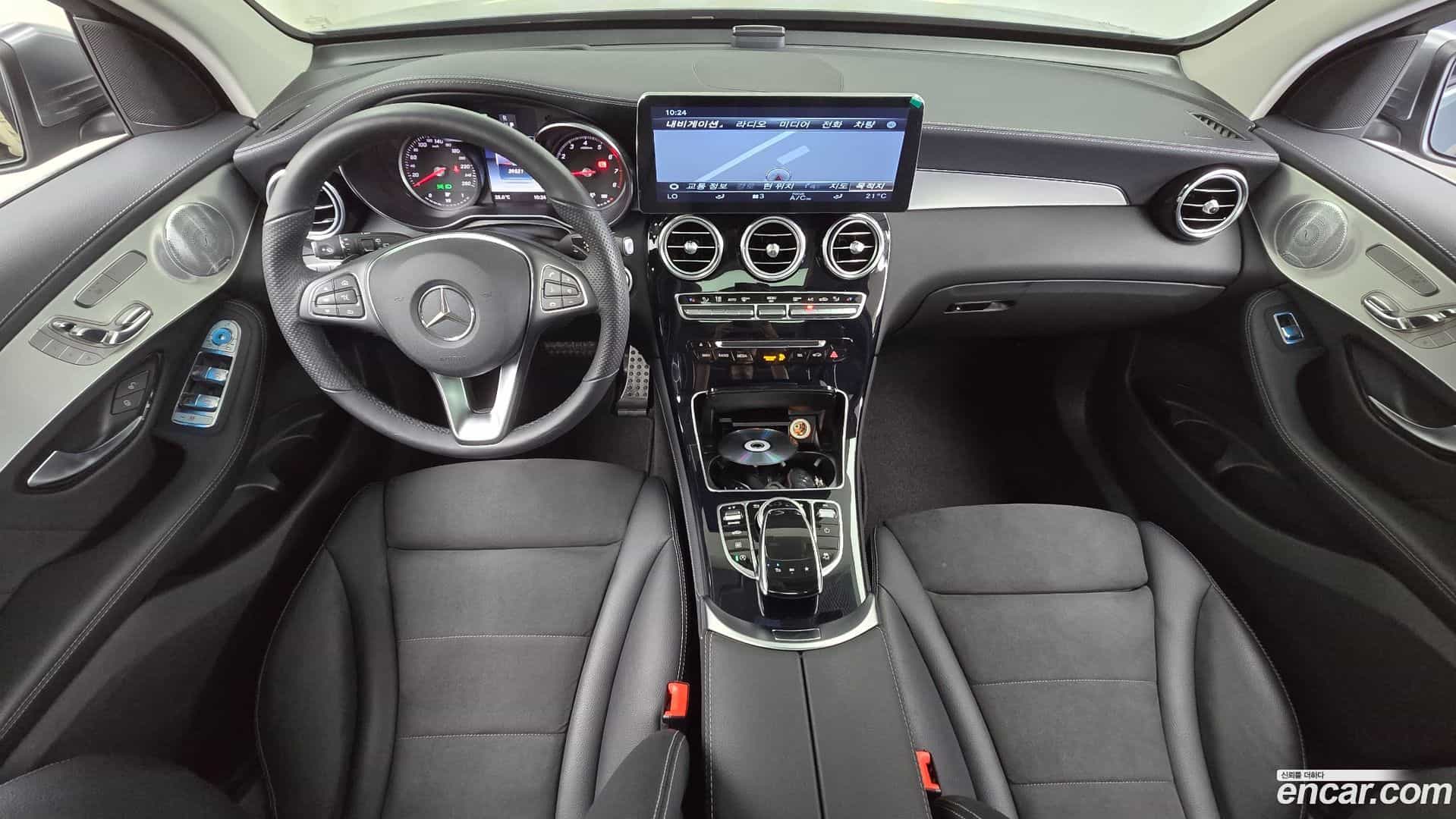GLC-Class Mercedes-Benz 2019.11-INNER-007