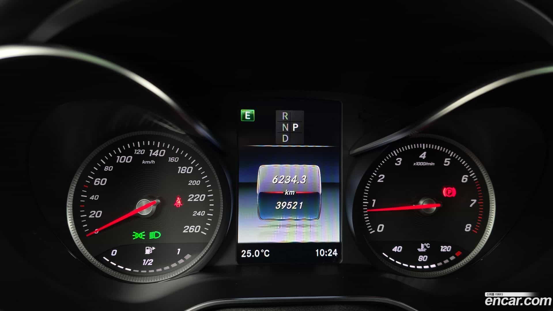GLC-Class Mercedes-Benz 2019.11-INNER-008