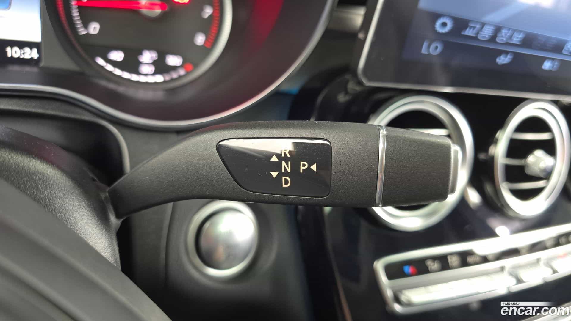 GLC-Class Mercedes-Benz 2019.11-INNER-009