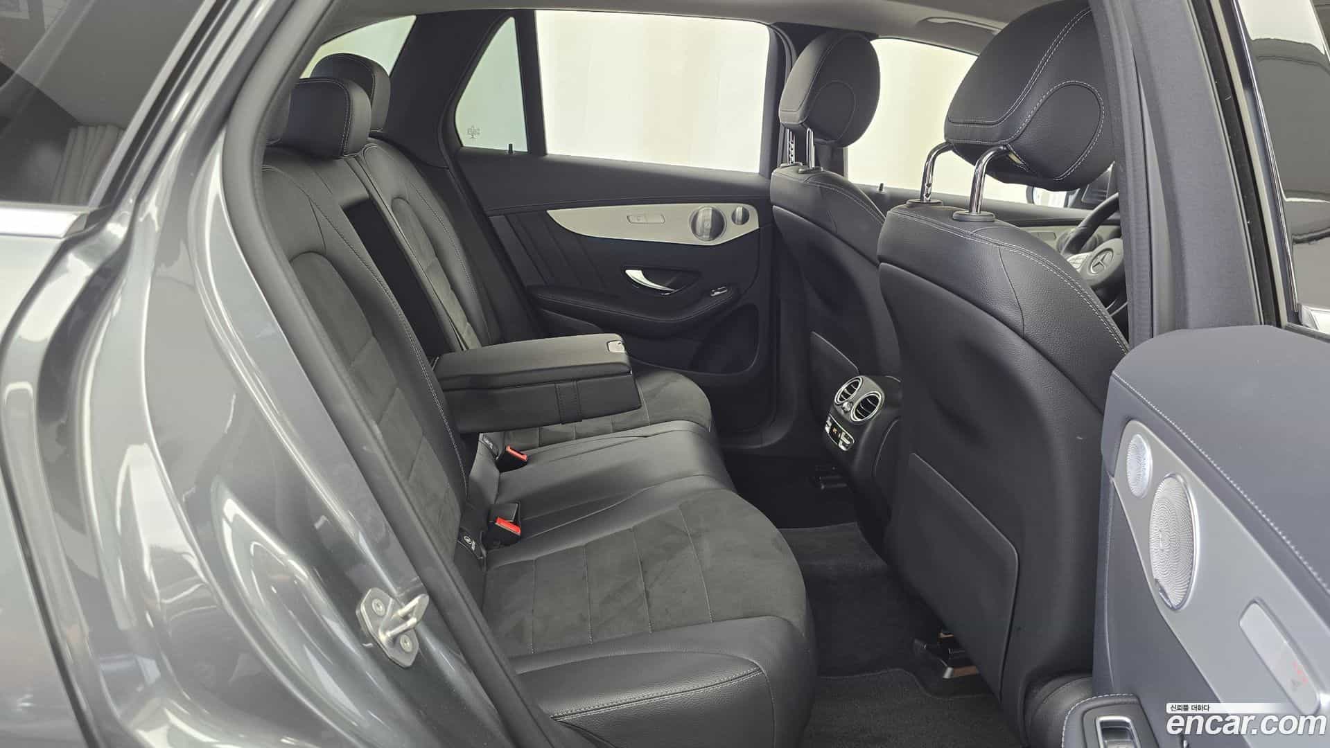GLC-Class Mercedes-Benz 2019.11-OPTION-015